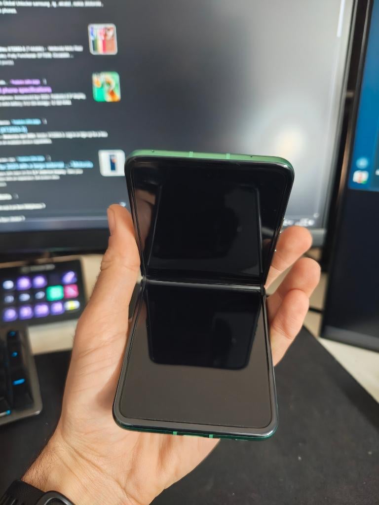 Motorola Razr Edition Fifa 2026, Télécoms, À clapet, Comme neuf, Vert, Sans abonnement