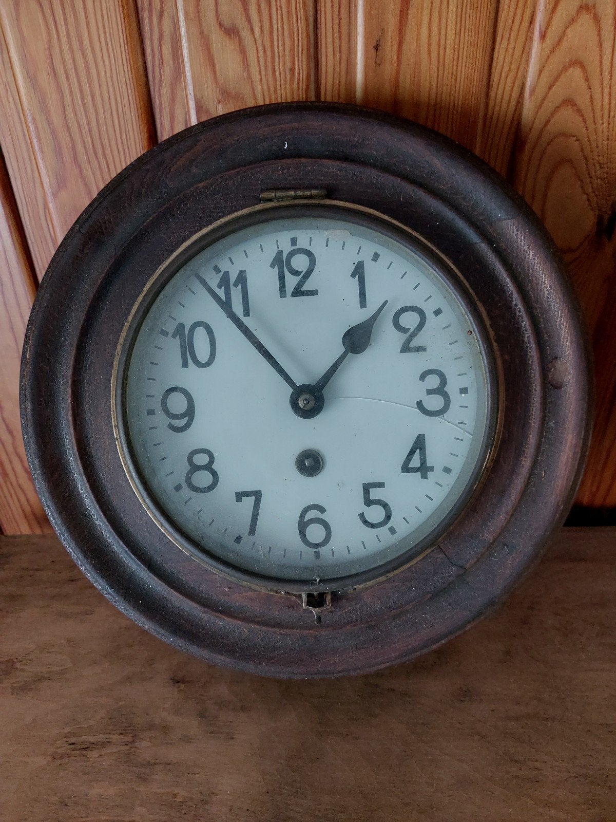 horloge murale ronde, Enlèvement