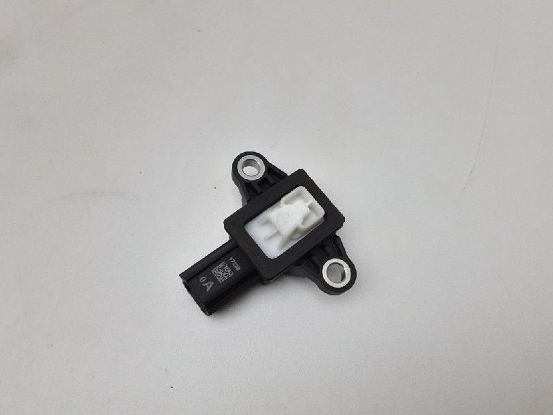 CAPTEUR AIRBAG Suzuki Ignis (MF) (01-2016/-) (|3893062R00|), Dhr. M. Roggen, Stadsweg 37 37
9917 PV  WIRDUM GR., NL, Suzuki, Utilisé