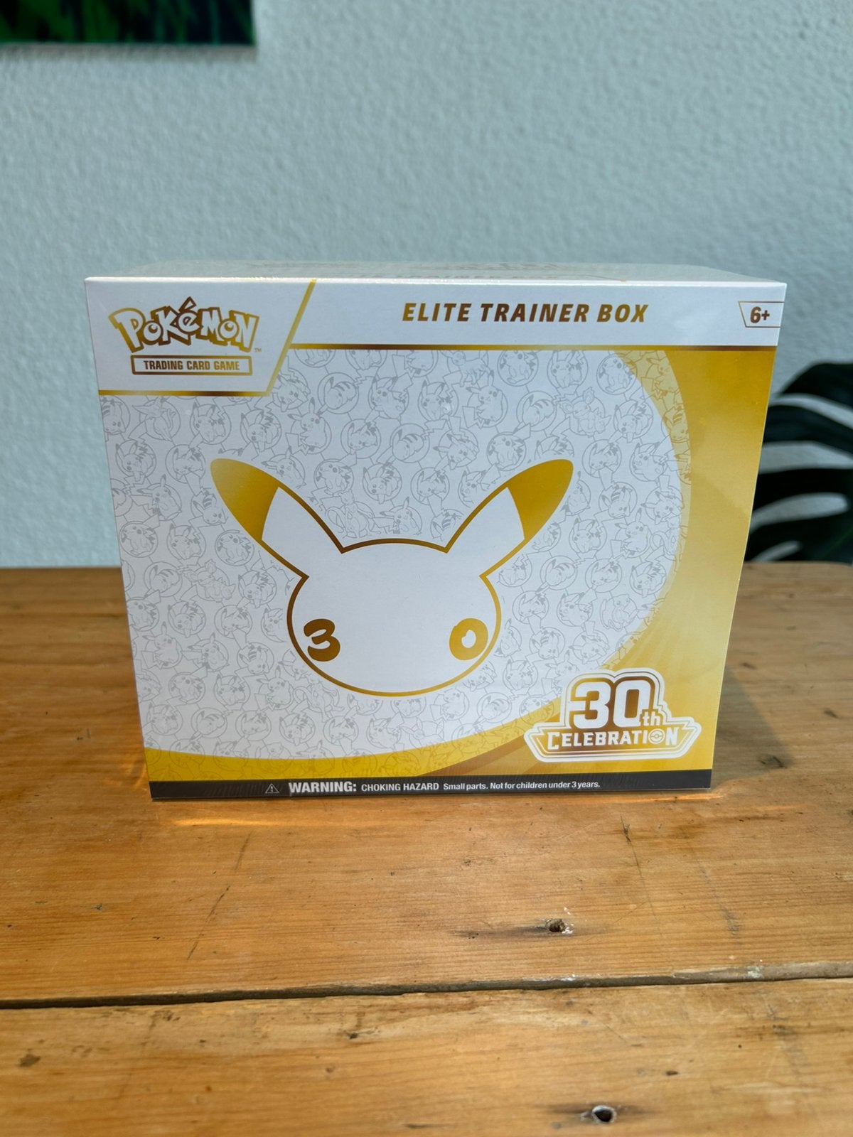 Pokemon 30th Celebration Elite Trainer Box EN sealed, Hobby en Vrije tijd, Ophalen of Verzenden, Zo goed als nieuw