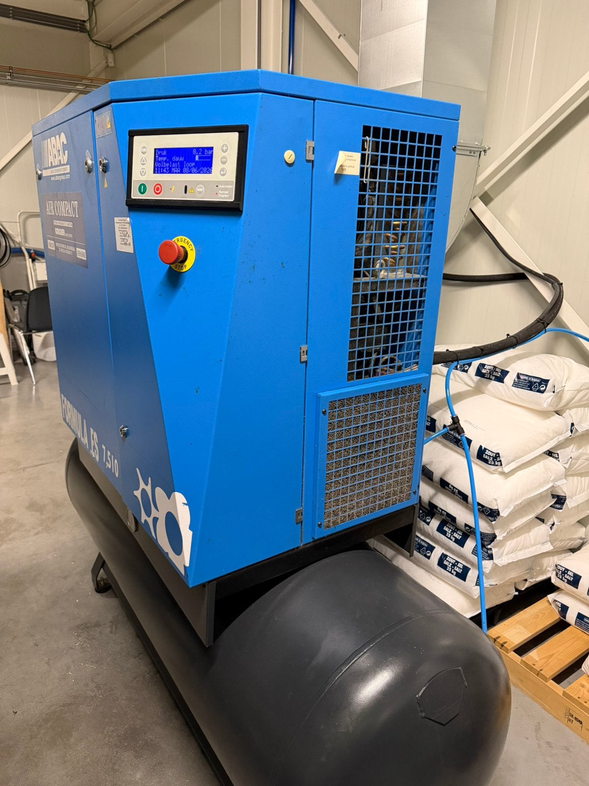 Schroefcompressor 7,5 pk, Doe-het-zelf en Bouw, Compressors, Ophalen of Verzenden, Zo goed als nieuw