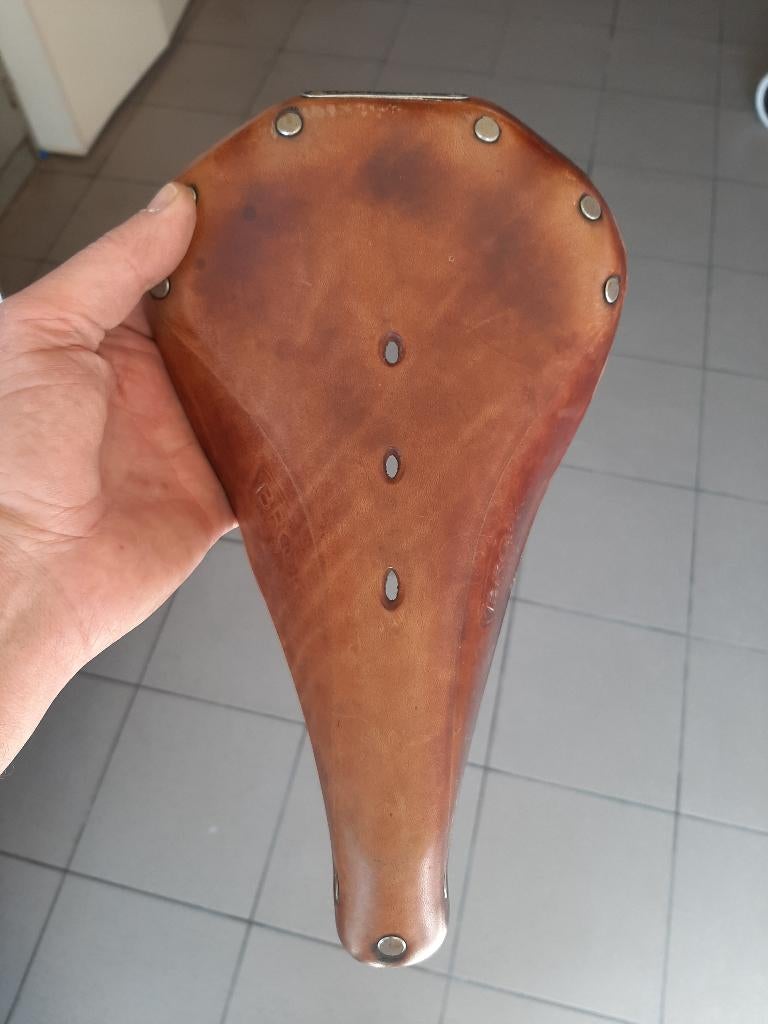 zadel fiets met potje zadelvet JE8, Ophalen, Leer, Toerfiets, Zo goed als nieuw