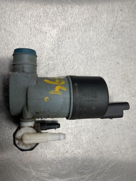 LAVE-GLACE POMPE AVANT Nissan Qashqai (J11) (01-2013/-), Dhr. M. Roggen, Stadsweg 37 37
9917 PV  WIRDUM GR., NL, Nissan, Utilisé