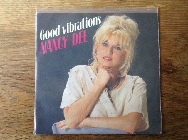 single nancy dee, 7 inch, Ophalen of Verzenden, Pop, Beschermende buitenhoes