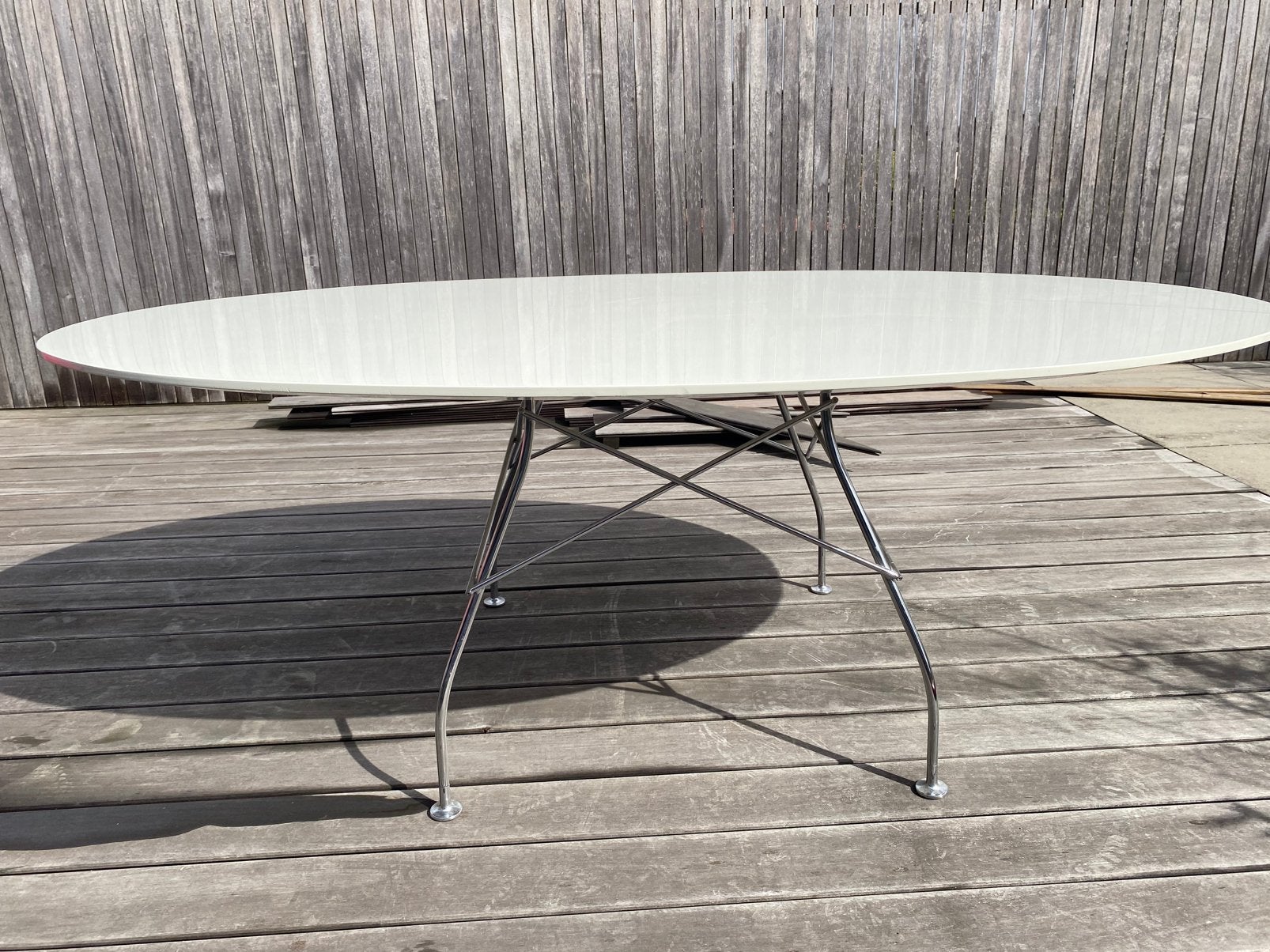 Table Kartell, Enlèvement