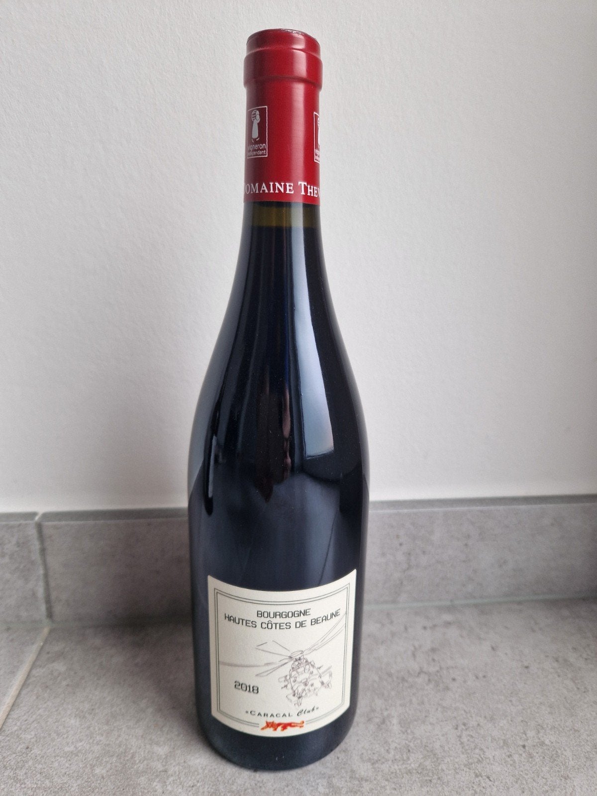 Bouteille de vin avec étiquette spéciale, Collections, Enlèvement