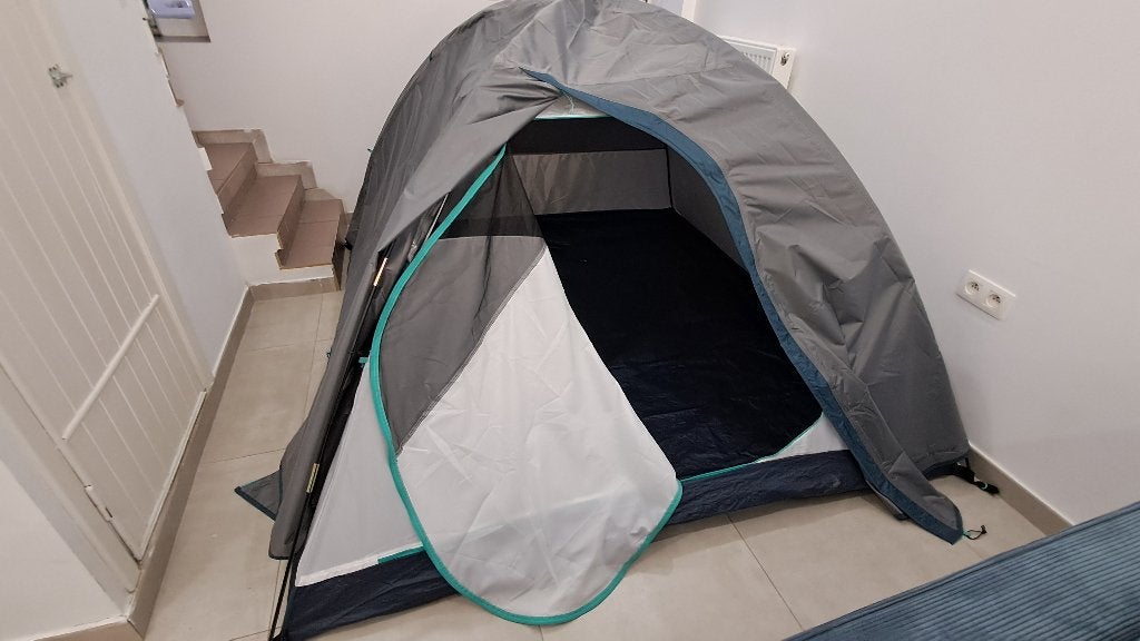 Kampeertent + slaapzak Quechua, Ophalen, Zo goed als nieuw, Tot en met 3