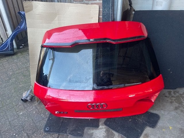 HAYON ARRIÈRE / MALLE Rood Audi RS 3 Sportback (8VA / 8VF), Auto-Union-Straße  1,
85057  Ingolstadt, DE, Info@audi.de, Haillon arrière