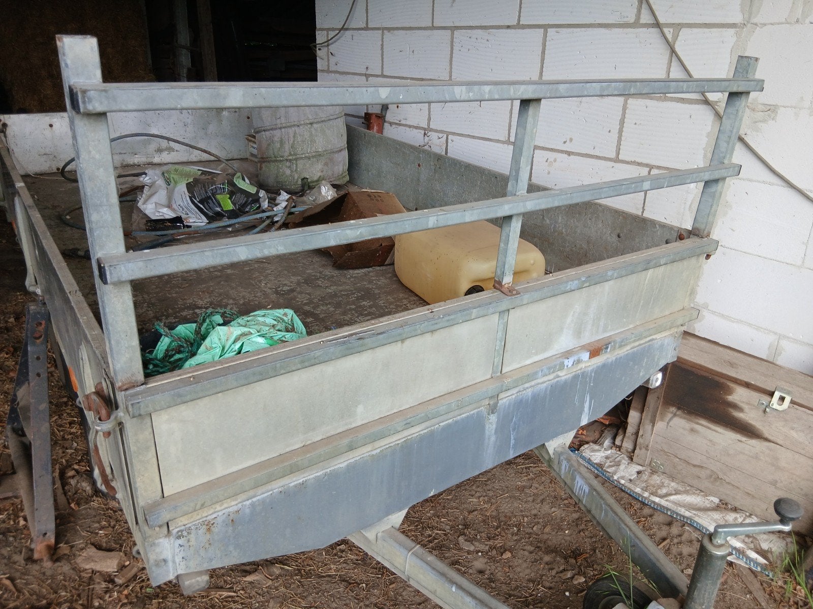 Aanhangwagen ongeremd 330x 180 helpo, Enlèvement