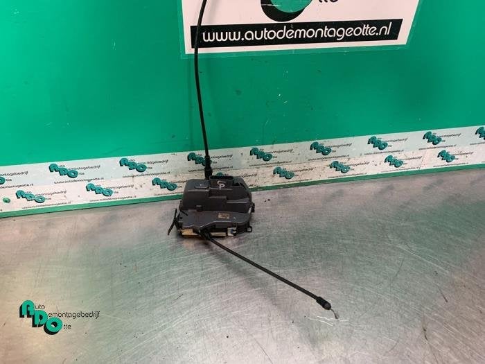 Serrure portière mécanique 4portes arrière gauche d'un Re, Renault, -, 3 mois de garantie, Utilisé