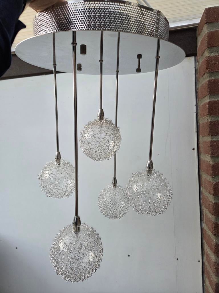 Moderne hanglamp met 5 glazen bollen - Metaal, Huis en Inrichting, Lampen | Hanglampen, Gebruikt, Metaal, Ophalen