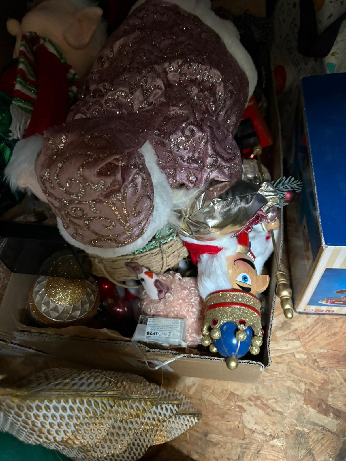 Forfaits de Noël, Divers, Enlèvement