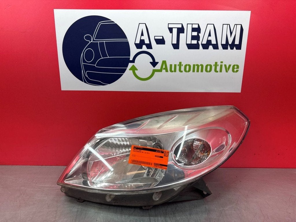 PHARE / OPTIQUE AVANT GAUCHE Sandero I (BS) (|8200733878|), Dacia, Renault Deutschland AG, Utilisé, Peter-Huppertz-Straße 5
51063  Köln, DE