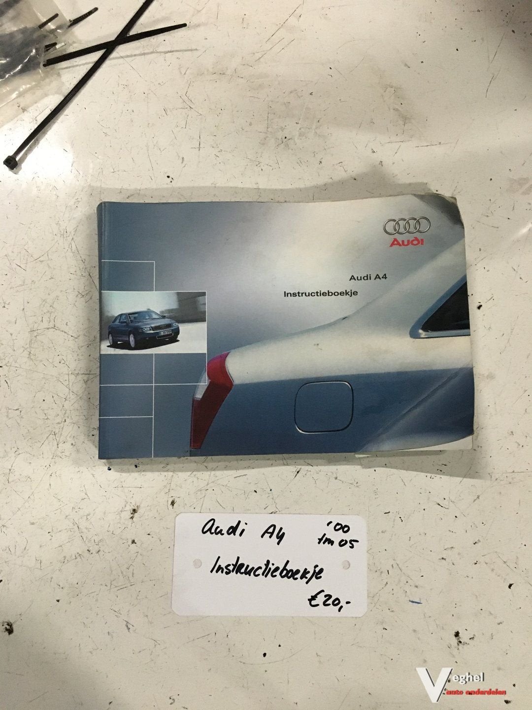 Audi A4  2000 t/m 2005  Instructieboekje handleiding, Auto diversen, Ophalen of Verzenden