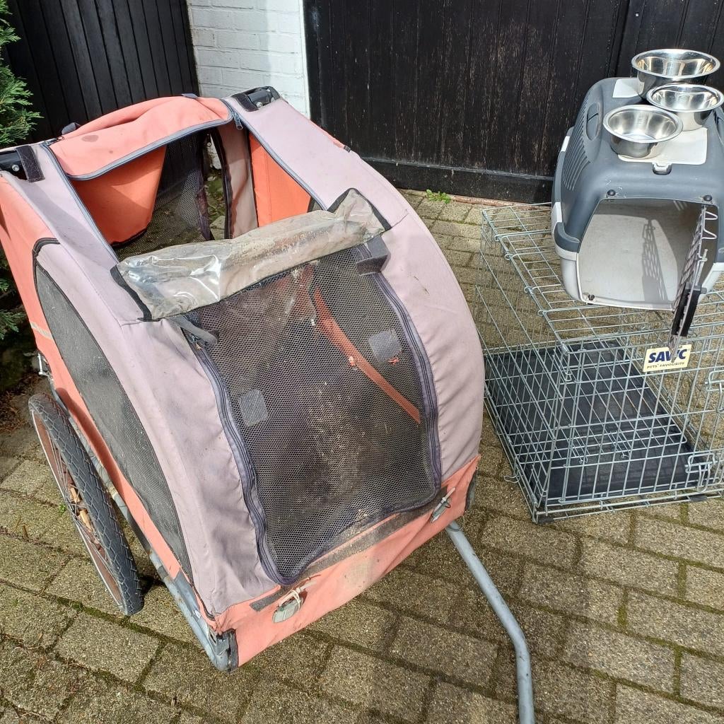 Voor kleine hond: Fietskar, bench, transportkooitje., Dieren en Toebehoren, Ophalen, Gebruikt