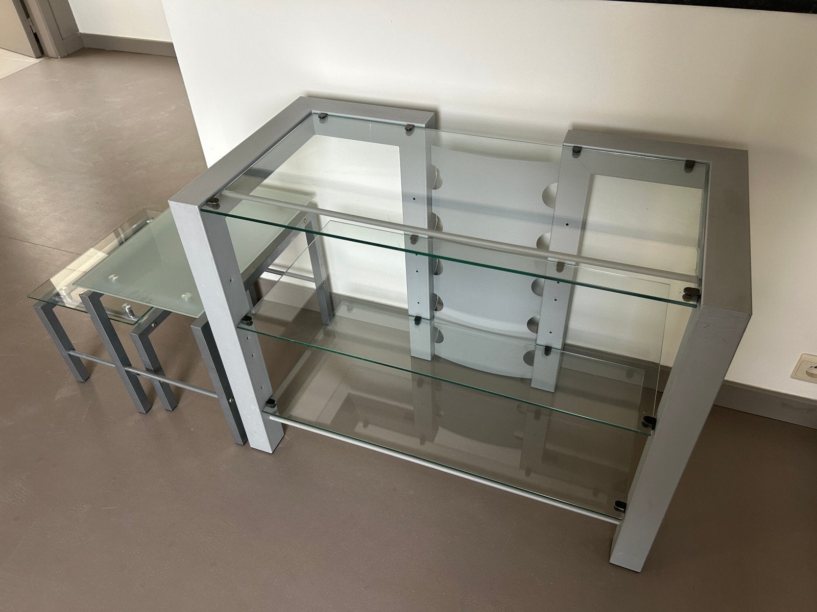 Tv meubel en bijzettafeltjes, Ophalen