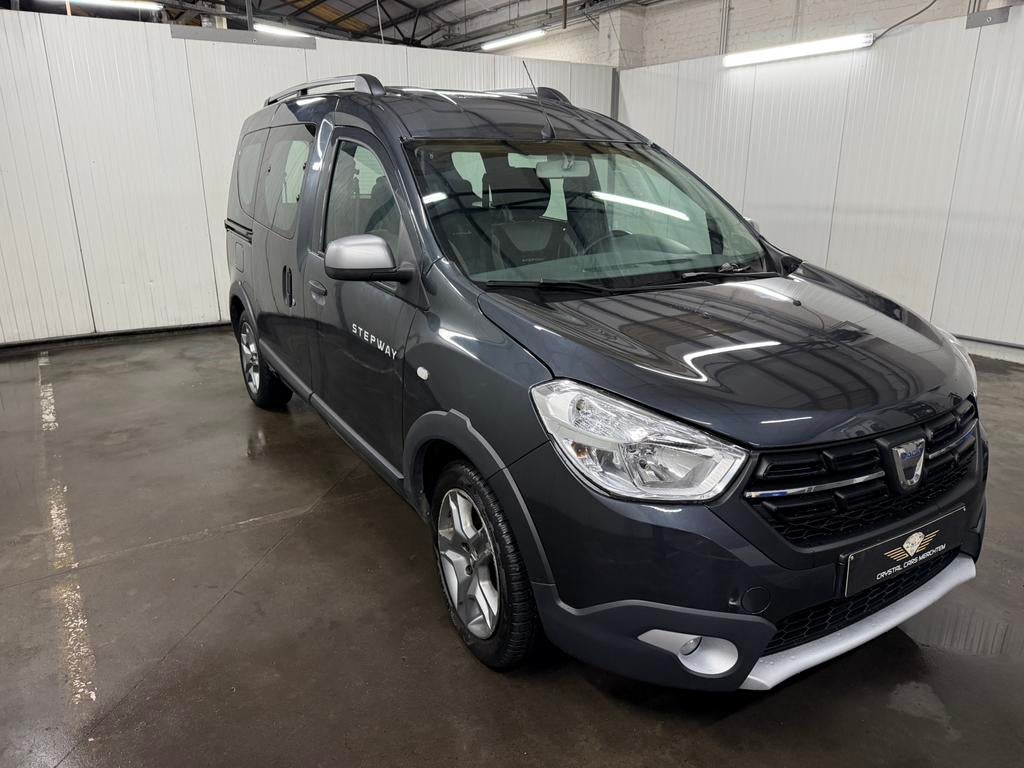 Dacia Dokker Stepway 1.3TCe 2020 90000Km 1e eigenaar, Auto's, Dacia, Monovolume, Euro 6, Dakrails, Grijs