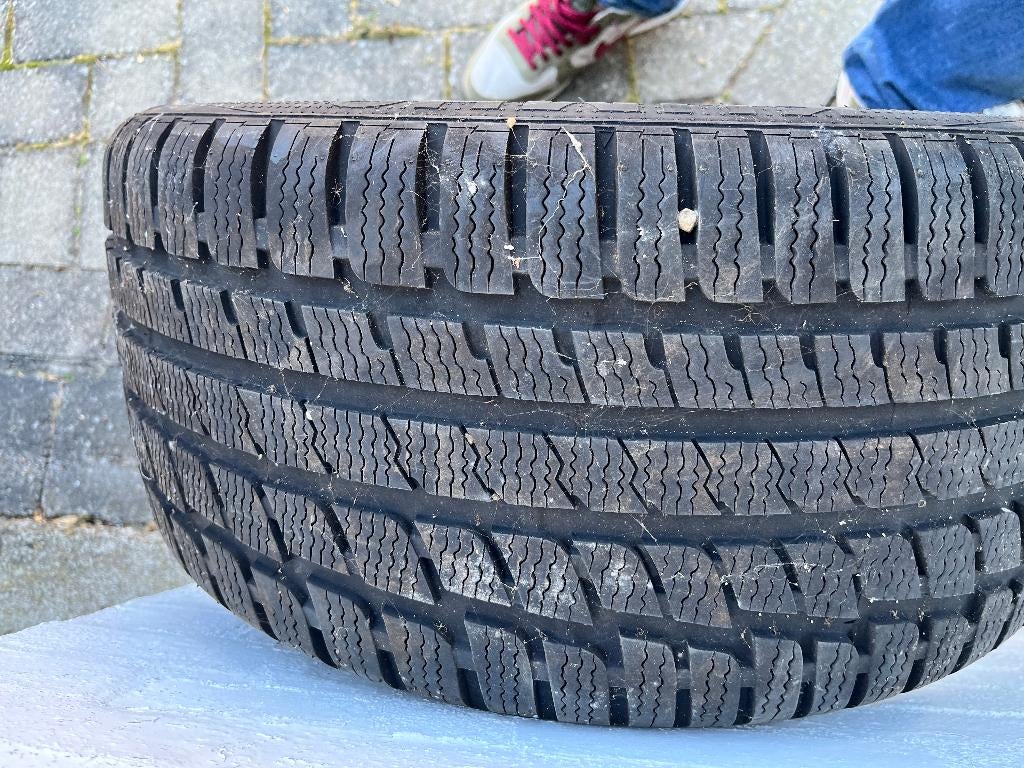 2 Winterbanden 245/40 R17  95V - KUMHO, Auto-onderdelen, Banden en Velgen, Ophalen, Winterbanden, Band(en), Personenwagen