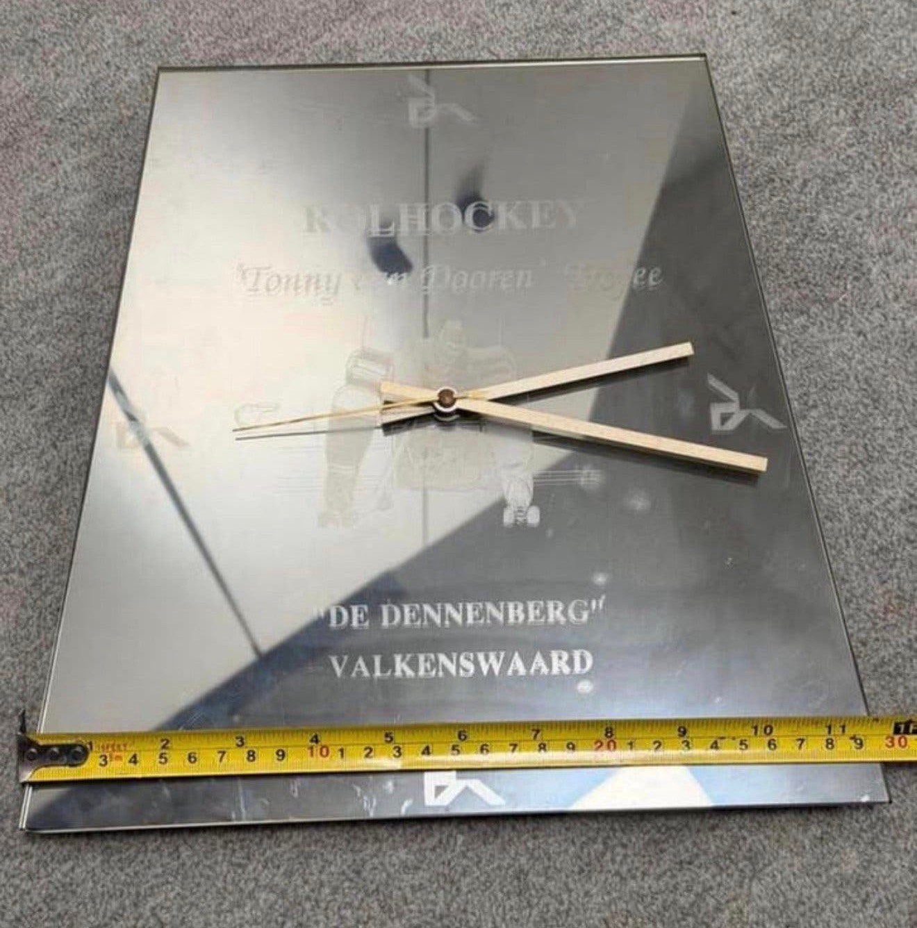 Vintage Spiegel Wandklok 30cm Rolhockey Trofee Valkenswaard, Vintage, Ophalen of Verzenden, Zo goed als nieuw, Wandklok