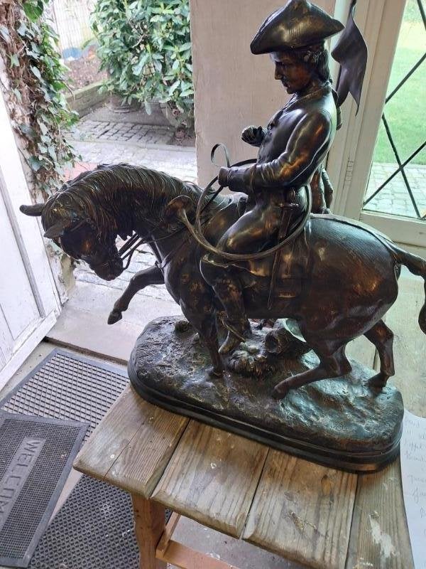 prachtige brons van jager te paard, Enlèvement