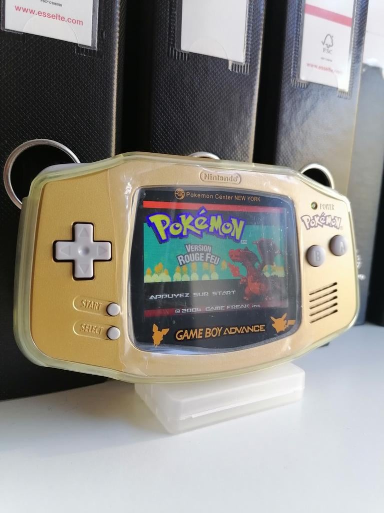 Game Boy Advance Collector Pokémon Center NY 2026 IPS-scherm, Ophalen of Verzenden, Nieuw, Game Boy Advance, Met beschermhoes of tas