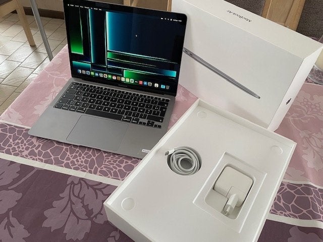 MacBook Air Retina 13" uit 2021 - nieuwstaat - in doos, 8 GB, 13 inch, Ophalen of Verzenden, Zo goed als nieuw