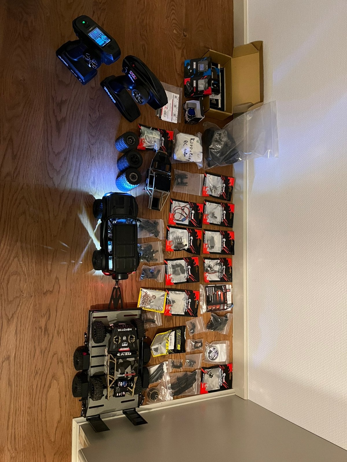 2 Trx4m, aanhangers en zeer veel accessoires, Ophalen, Zo goed als nieuw, Auto