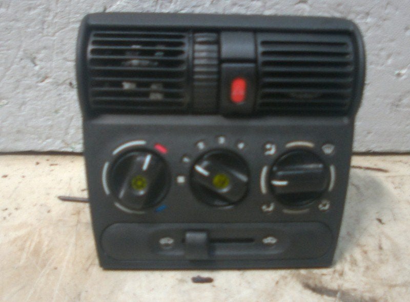 PANNEAU DE COMMANDE CLIMATISATION Corsa B (73 / 78 / 79), Autos : Pièces & Accessoires, Tableau de bord & Interrupteurs, Opel