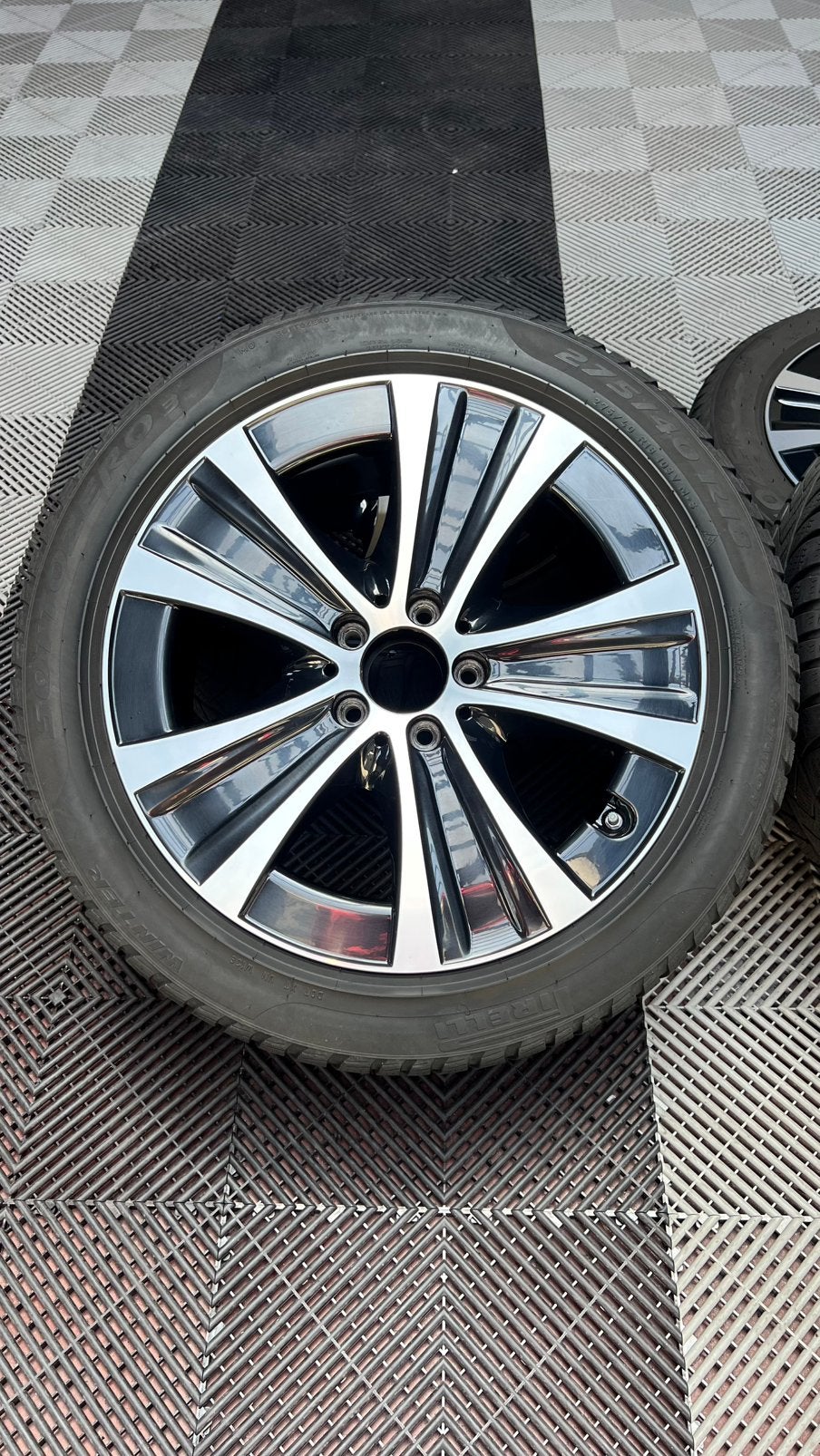 Originele breedset velgen en winterbanden Mercedes E-Klasse, Auto-onderdelen, Ophalen, 18 inch, Gebruikt, 275 mm