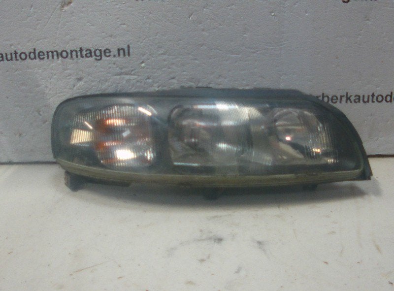 KOPLAMP RECHTS Volvo XC70 (SZ) (01-2000/08-2007) (8693568), Gebruikt, Info@volvocars.com, Volvo, Volvo Car Germany GmbH