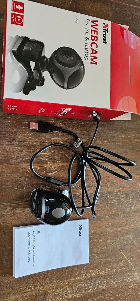 webcam trust Exis, met clip, USB, zeer weinig gebruikt., Informatique & Logiciels, Webcams, Comme neuf, Enlèvement, Trust, Windows