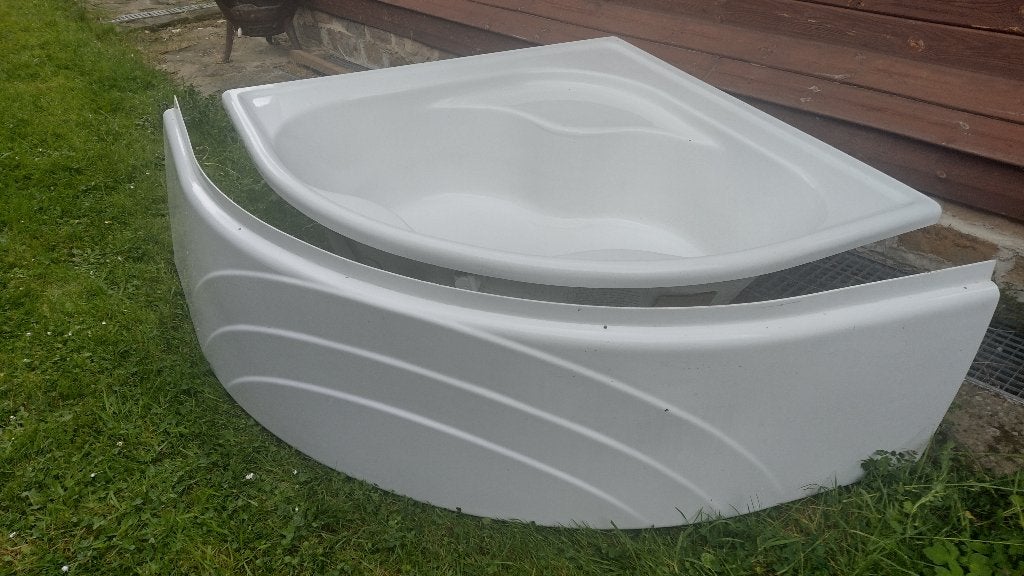 Baignoire de coin avec tablier de finition, Enlèvement, Utilisé, Baignoire