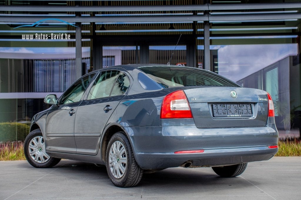 Skoda Octavia 1.6 TDi Ambiente/CLIMATISATION/CAPTEURS, Achat, 4 portes, Entreprise, Boîte manuelle