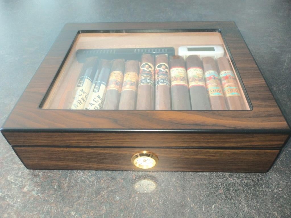 Humidor in nieuwstaat, Enlèvement
