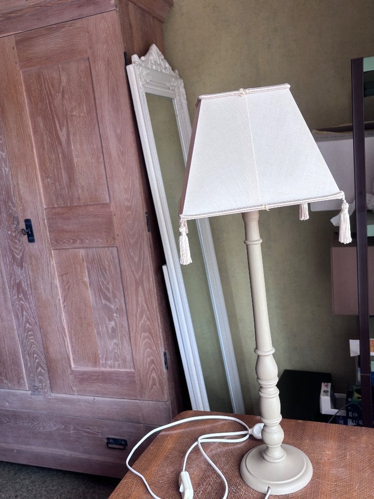 Lampe sur pied, Enlèvement, Utilisé