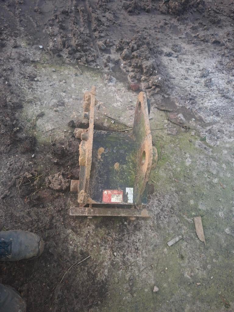 attache rapide CW10, Enlèvement, Excavatrice