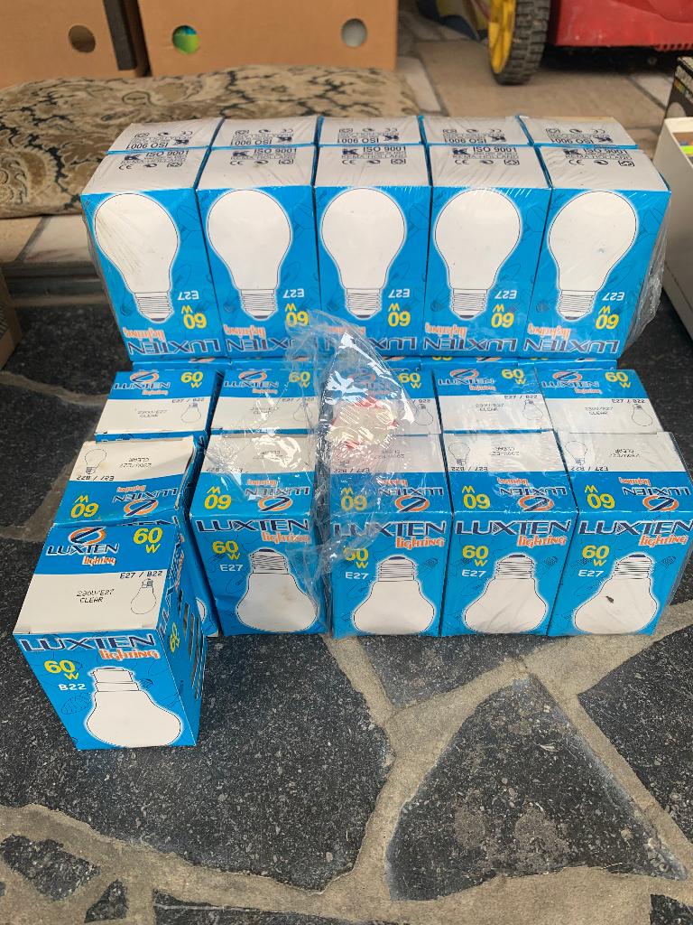 Luxten gloeilampen 60W – E27 fitting, Huis en Inrichting, Ophalen of Verzenden
