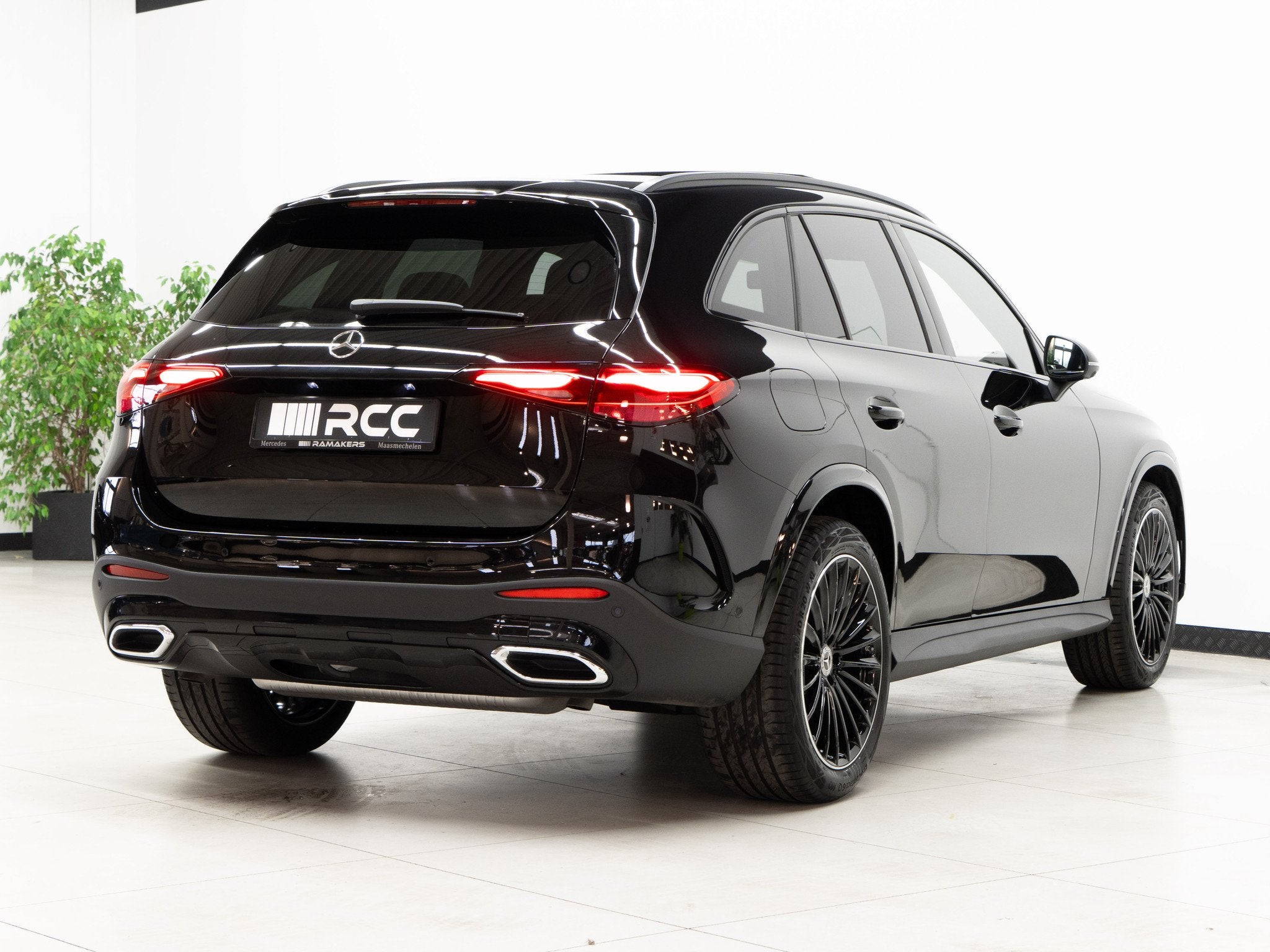 Mercedes-Benz GLC 300 4M AMG Night 20" PANORAMA Trekhaak 360, Autos, 170 g/km, Entreprise, Carnet d'entretien, Alcantara