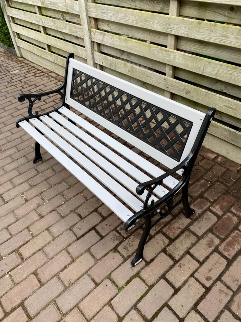 Gietijzeren bank met nieuwe latten. 120 breed, Tuin en Terras, Tuinbanken, Ophalen, Zo goed als nieuw
