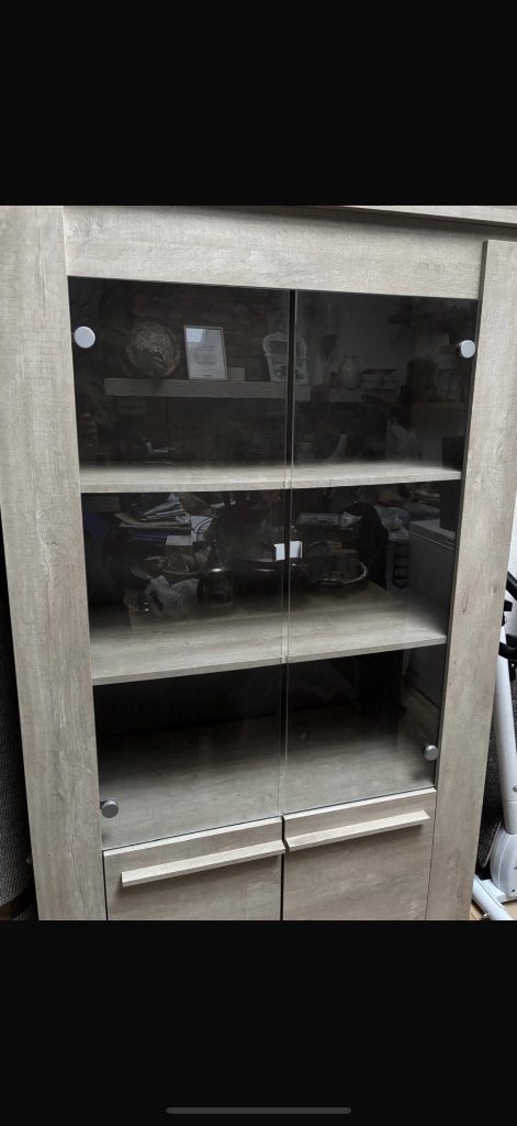 Vitrine kast en stoelen, Huis en Inrichting, Kasten | Vitrinekasten, Ophalen, 100 tot 150 cm, Met lade(s), Zo goed als nieuw