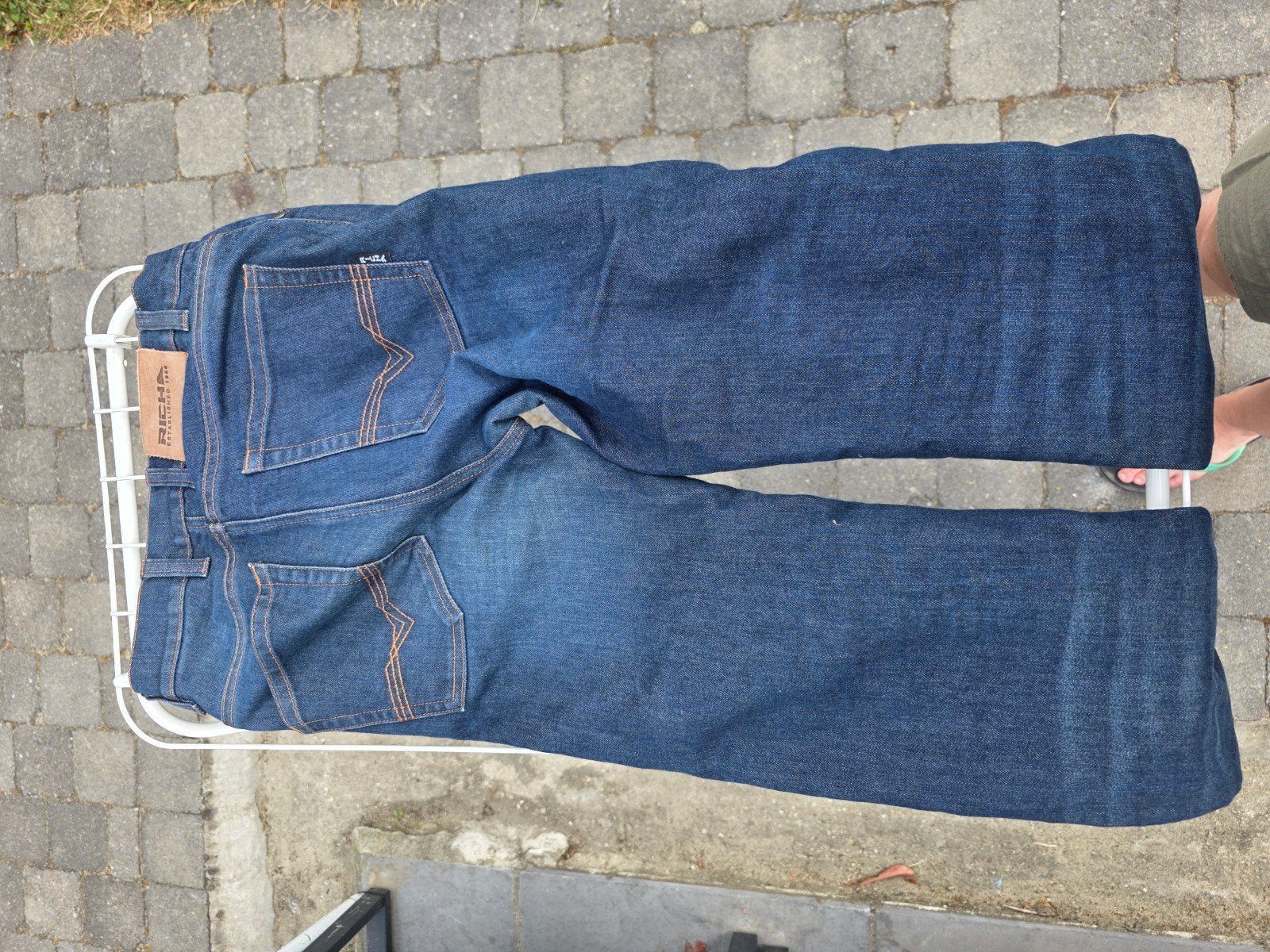 jeans moto, Ophalen