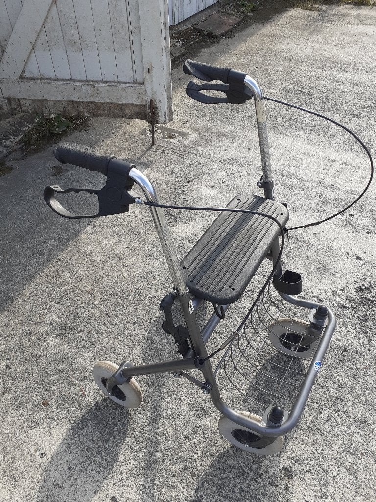 ROLLATOR PLIABLE 4 ROUES, Enlèvement, Utilisé