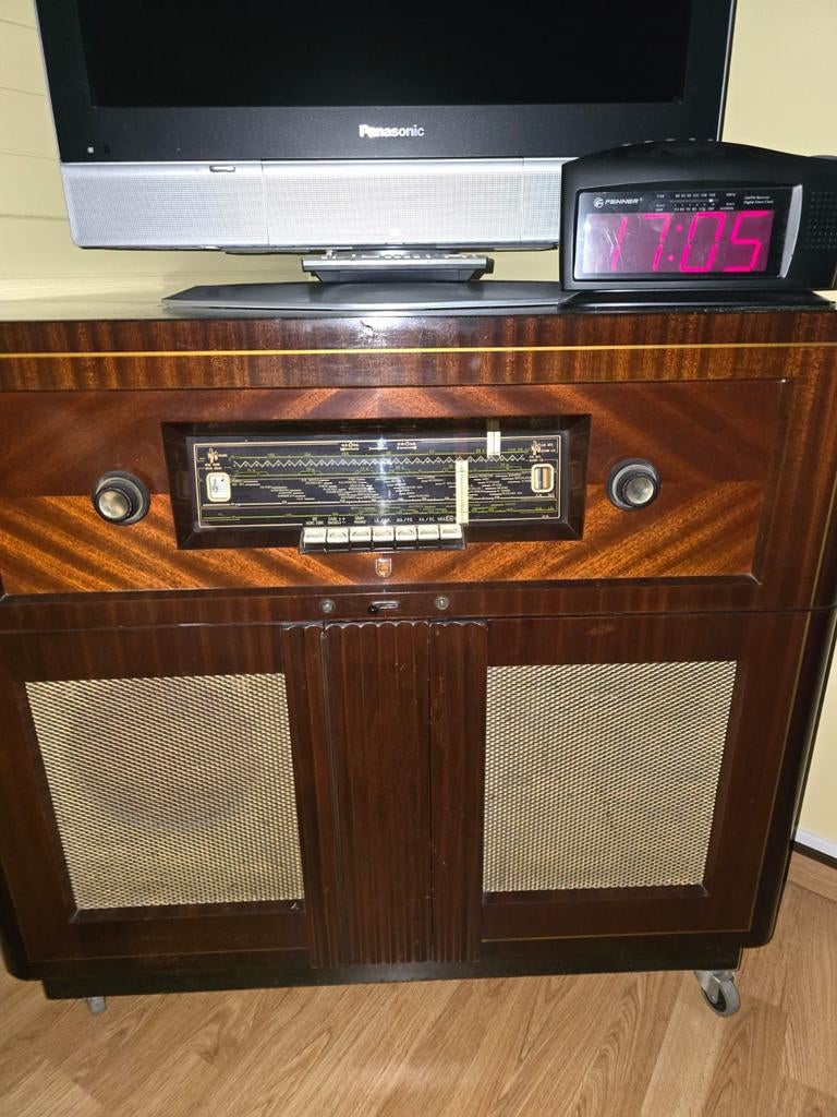 Vintage radio, Enlèvement