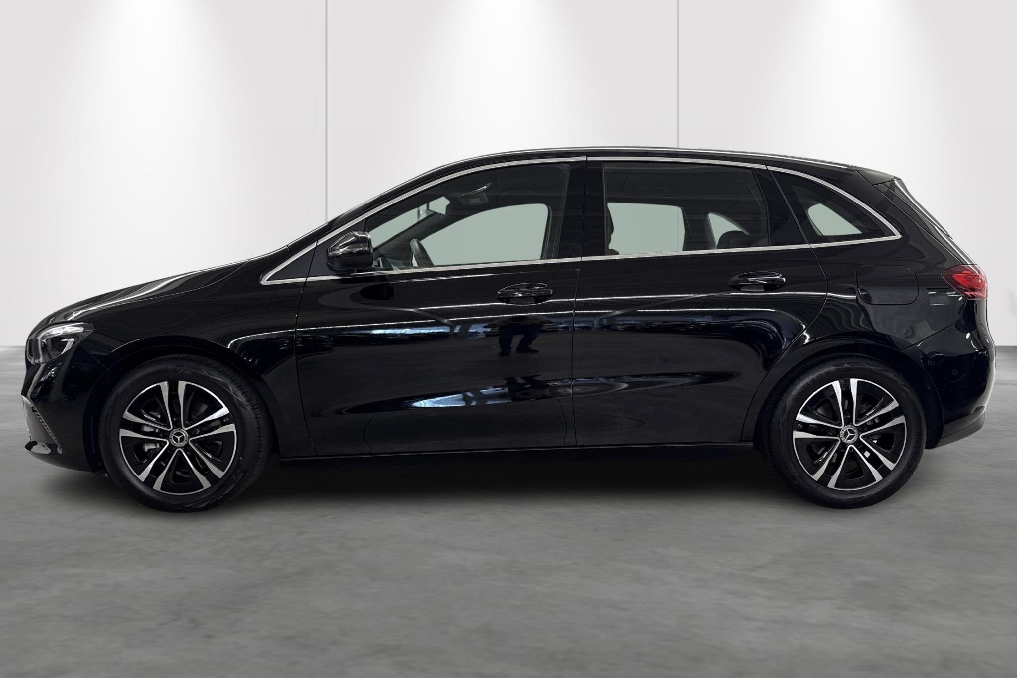 Mercedes-Benz B-Klasse B 180 Business Line (automatique), 100 kW, 700 kg, 5 places, Tissu
