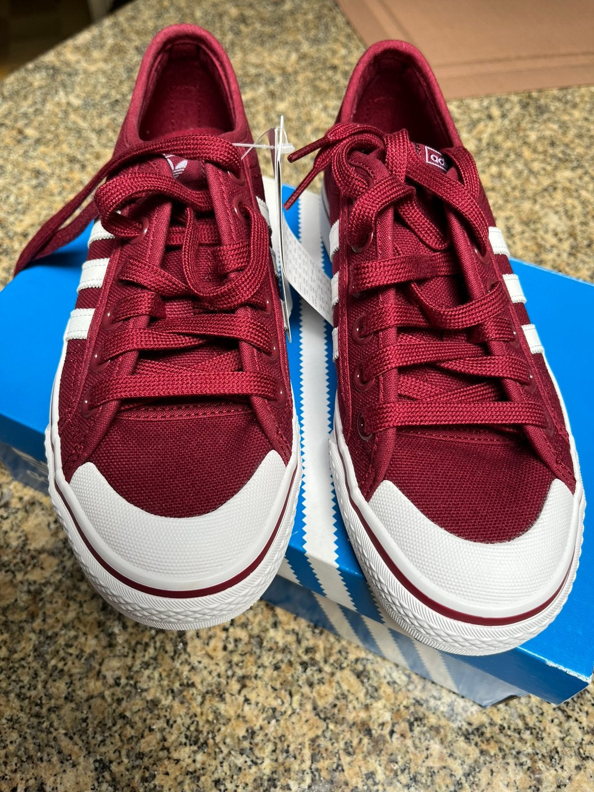 Nieuwe Adidas sneakers maat 37  1/3 kleur bordeau, Ophalen of Verzenden, Nieuw, Overige kleuren, Sneakers