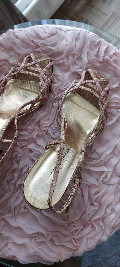 Dolce & Gabbana schoenen, Ophalen