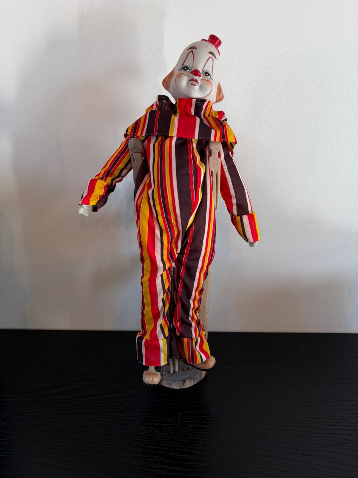 Jolie poupée Clown de collection vintage en porcelaine, Enlèvement ou Envoi, Comme neuf