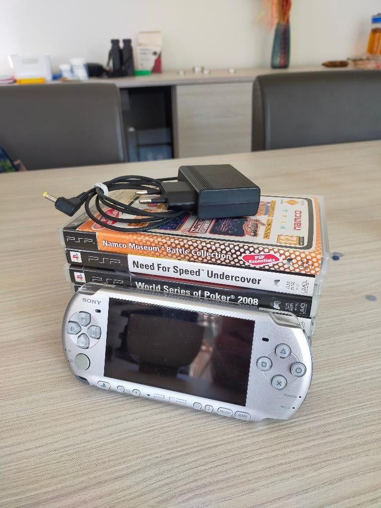 PSP 3004 met toebehoren, zonder batterij, Overige kleuren, Ophalen of Verzenden, PSP, Gebruikt