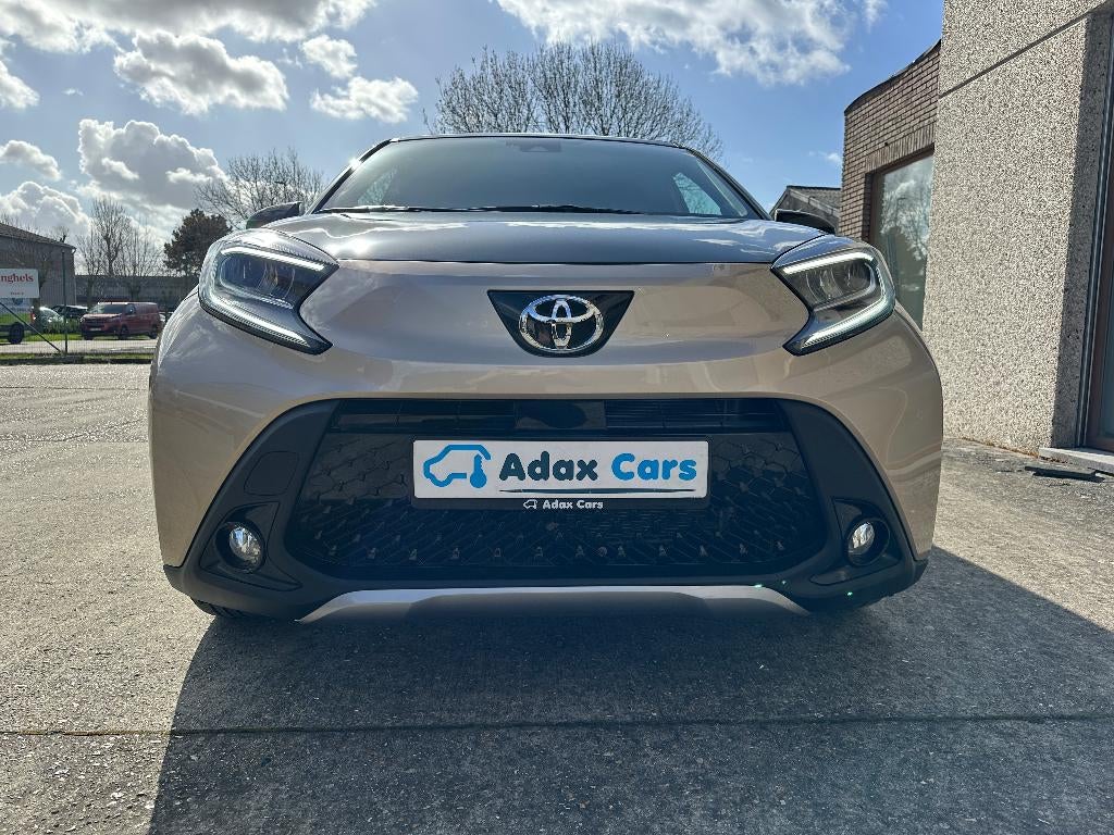 TOYOTA AYGO X 2024 / FULL OPTION / AUTOMAAT / 5.935 KM, Auto's, Stof, Beige, 5 zetels, 3 cilinders