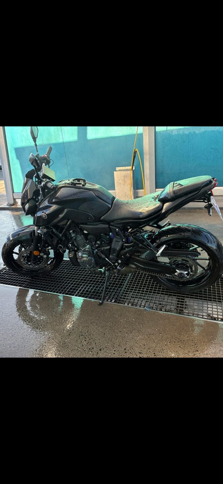 Mt07 naked zwart,zeer goede staat, 35kw officieel begrensd, Particulier, Nieuw, Quickshifter